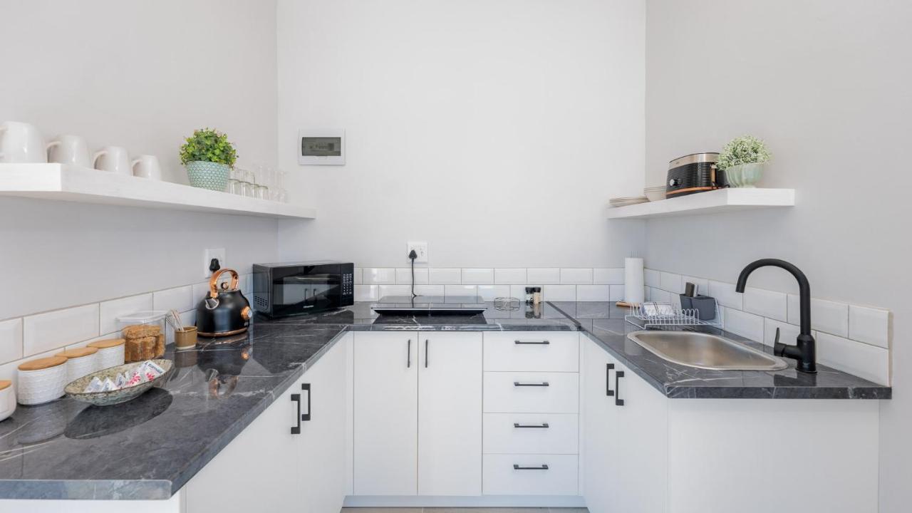 34.4 Degrees South Studio Apartment Agulhas Bagian luar foto
