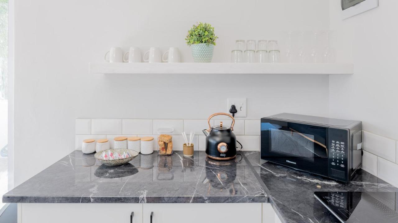 34.4 Degrees South Studio Apartment Agulhas Bagian luar foto